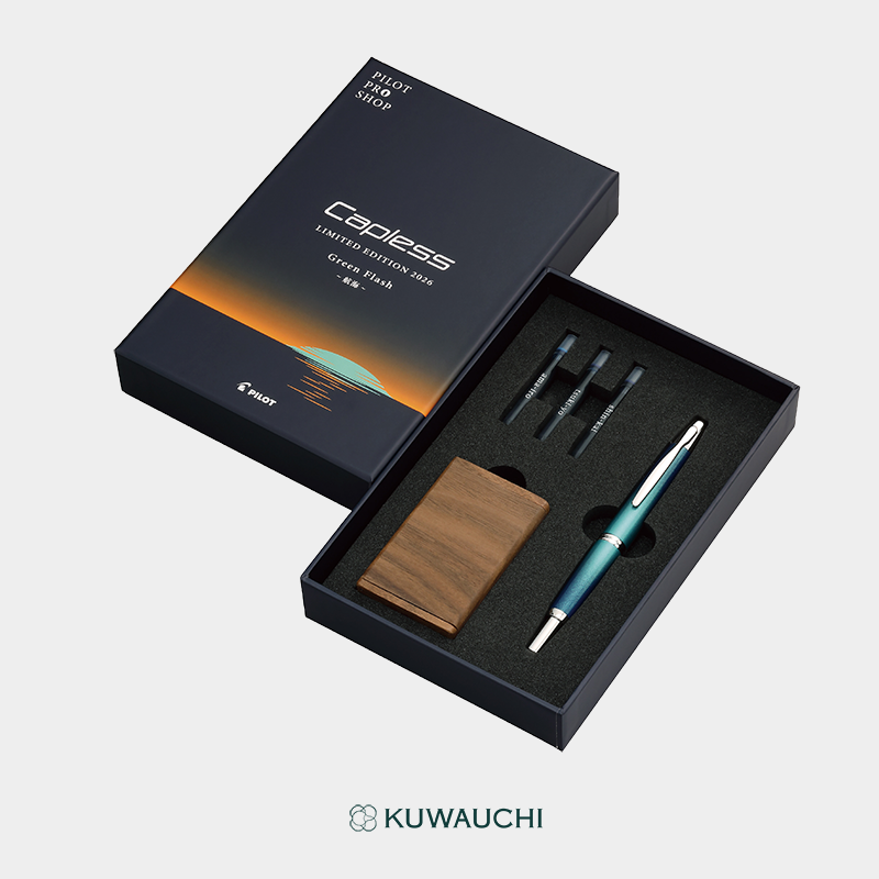 文具クワウチが販売するPILOT PRO SHOP限定 2026年 キャップレス 万年筆 グリーンフラッシュ　セット内容全体像です。